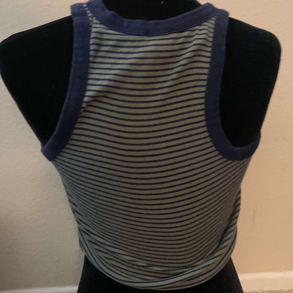 Crop top - Picture 2 of 2